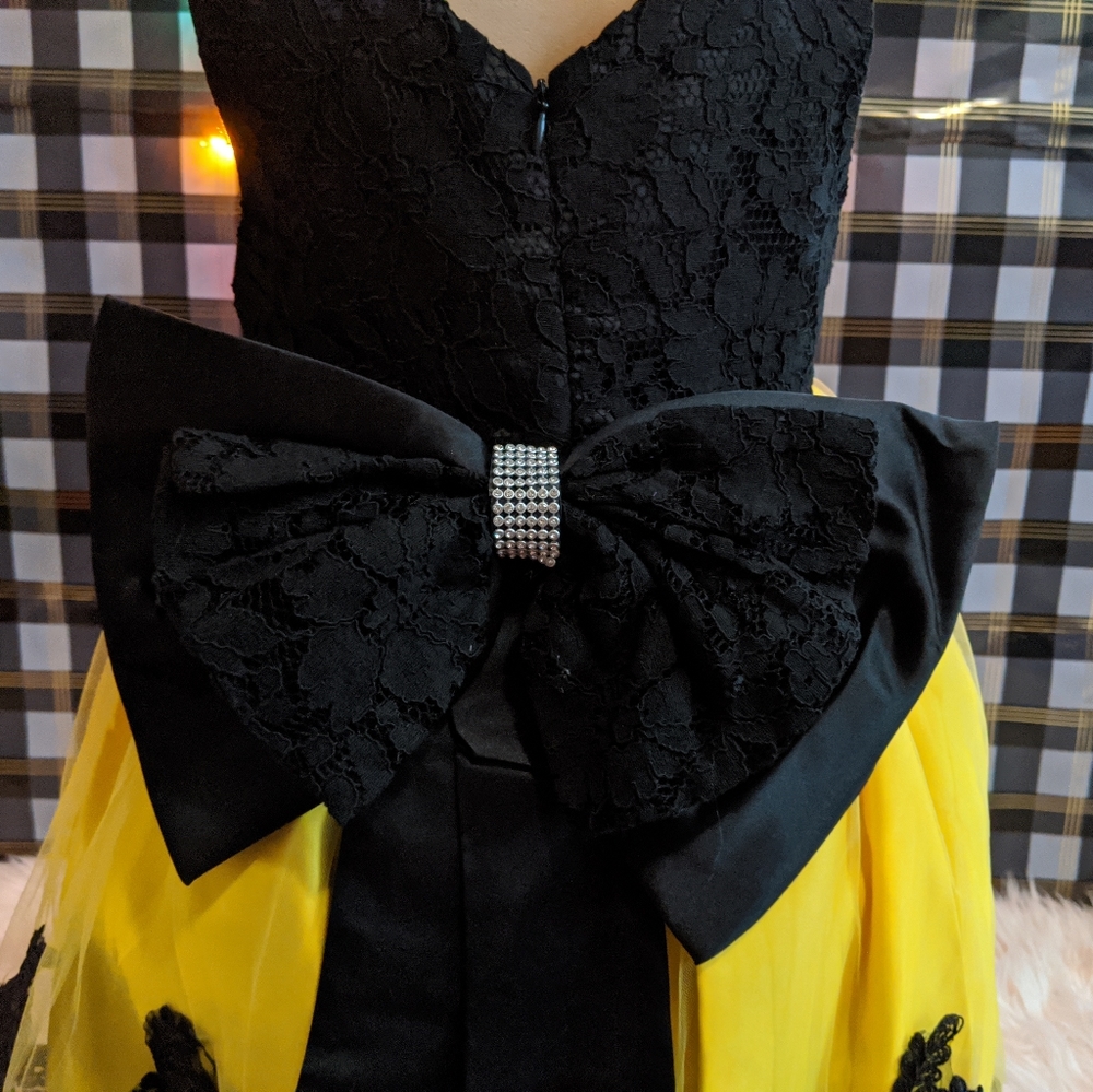 Black and yellow bow dress princess